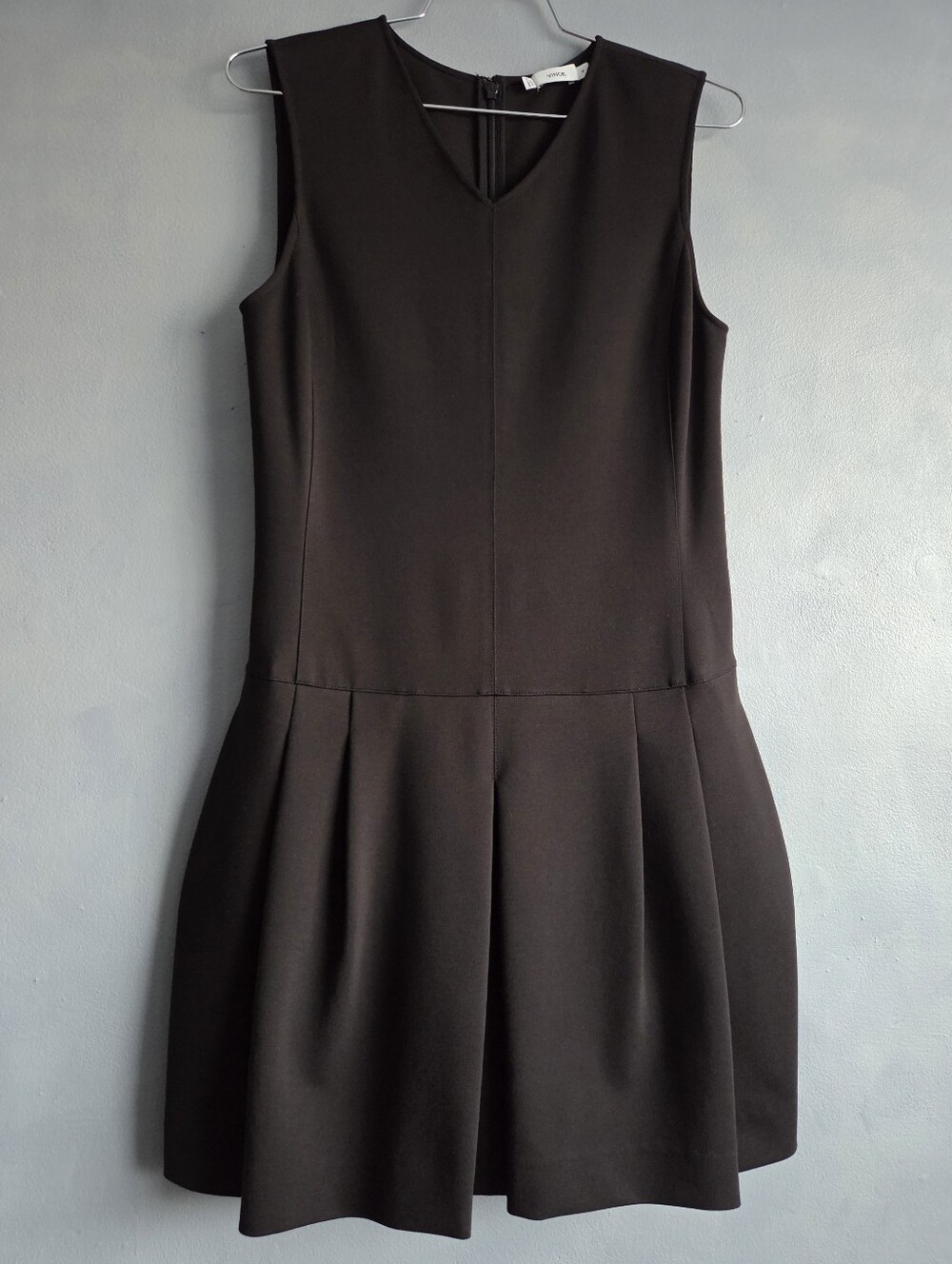 VINCE. SCULPTURED BOX PLEATED MINI BLACK DRESS, US 4, NWOT